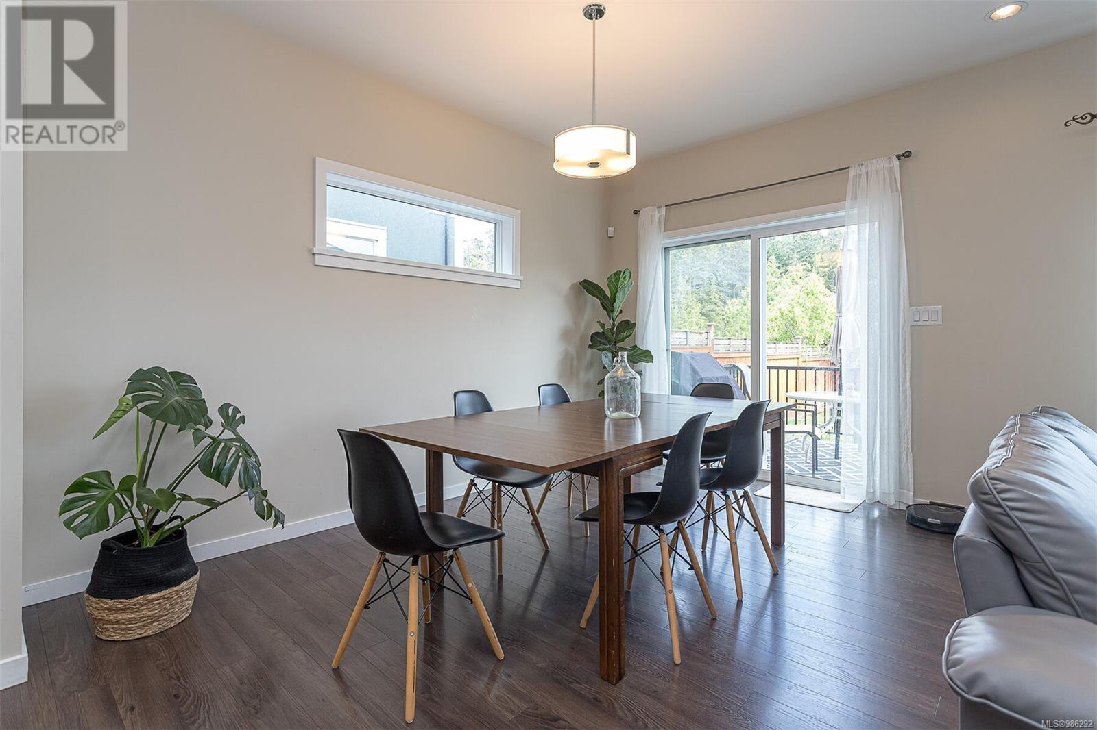 Property at 402 Bonaparte St image 5