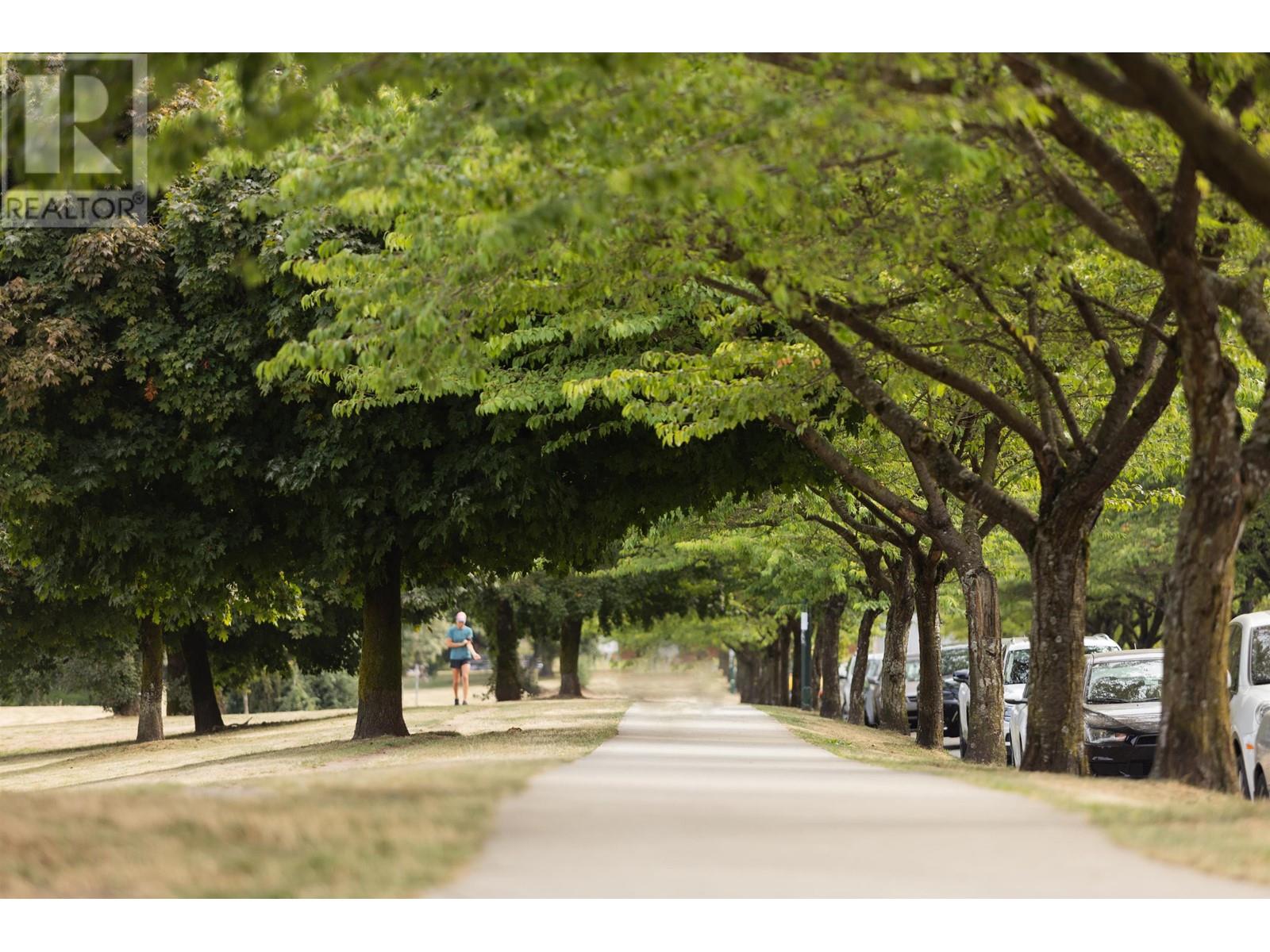 Listing Picture 32 of 39 : 202 477 W 59TH AVENUE, Vancouver / 溫哥華 - 魯藝地產 Yvonne Lu Group - MLS Medallion Club Member