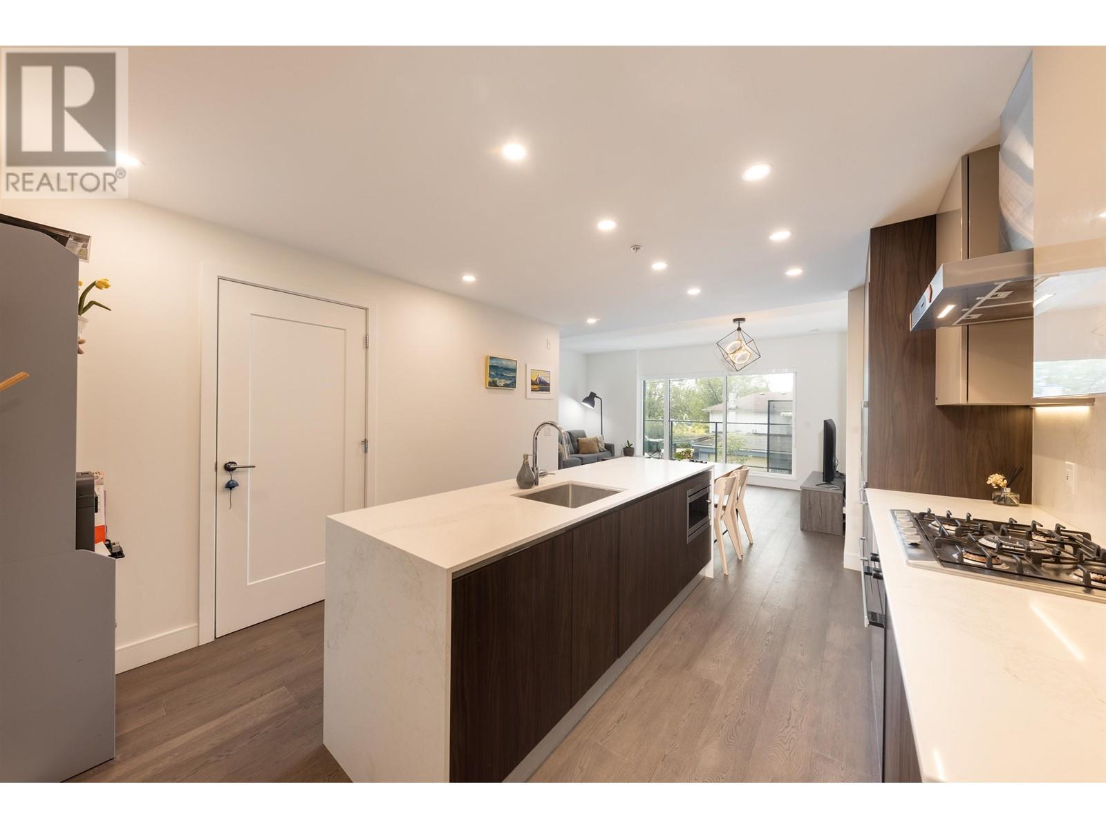 Listing Picture 2 of 39 : 202 477 W 59TH AVENUE, Vancouver / 溫哥華 - 魯藝地產 Yvonne Lu Group - MLS Medallion Club Member