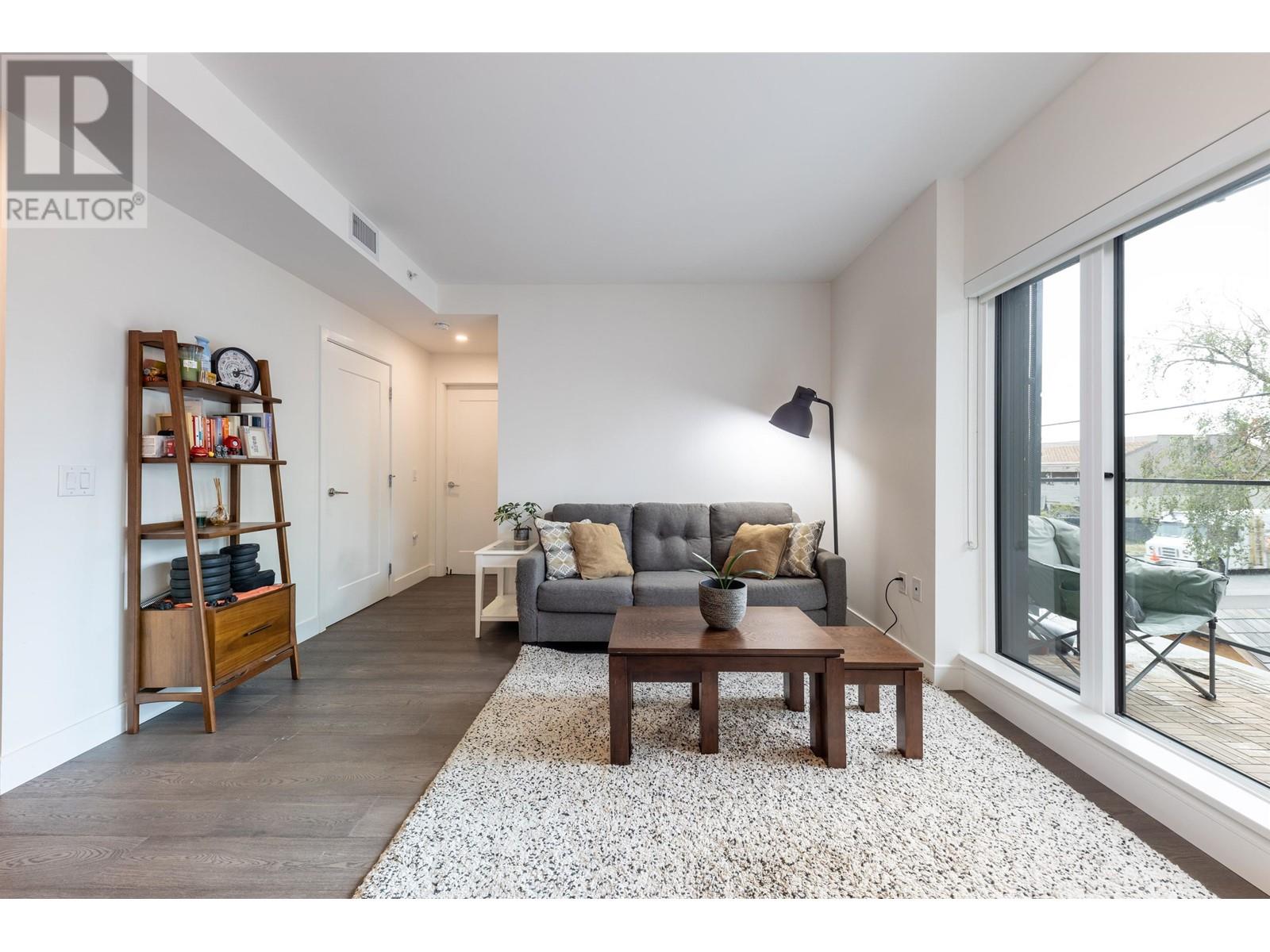 Listing Picture 10 of 39 : 202 477 W 59TH AVENUE, Vancouver / 溫哥華 - 魯藝地產 Yvonne Lu Group - MLS Medallion Club Member