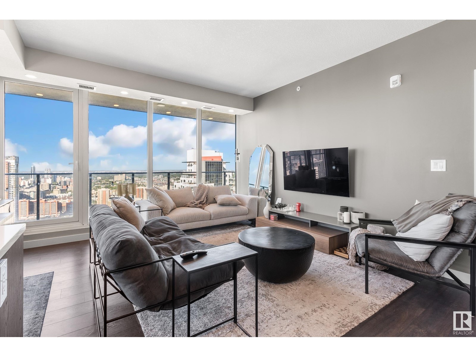 Property at #3301 10180 103 ST NW image 2