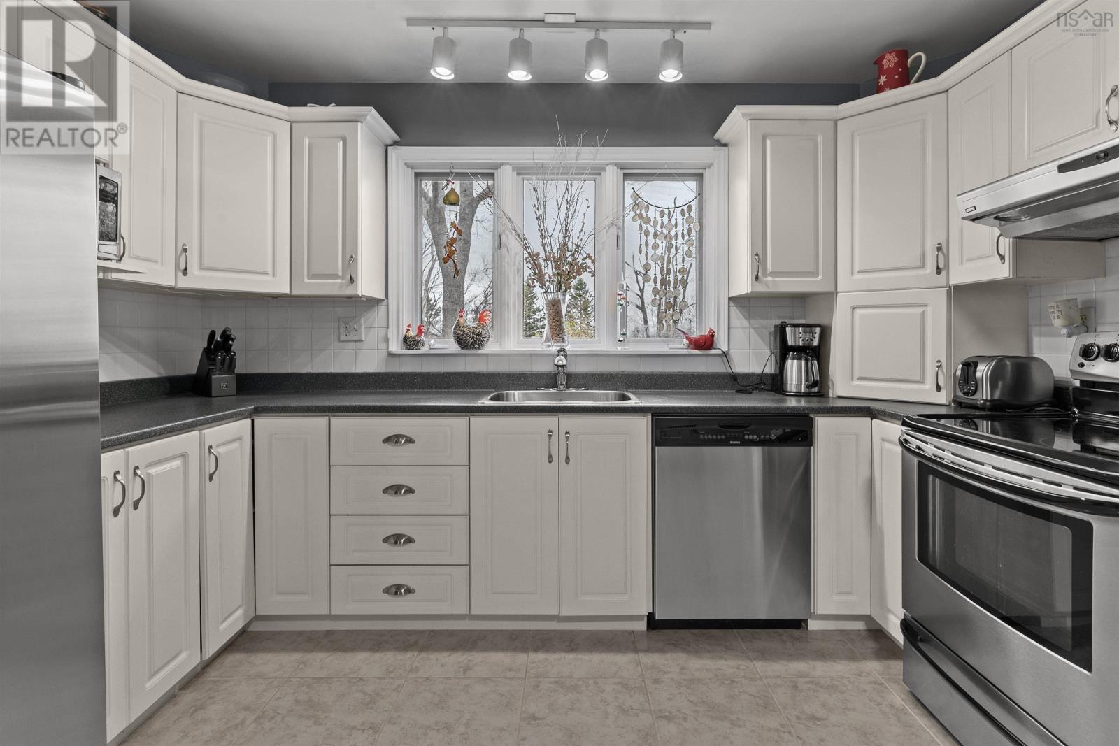 49 Kingston Crescent, Dartmouth, Nova Scotia  B3A 2L9 - Photo 10 - 202502214