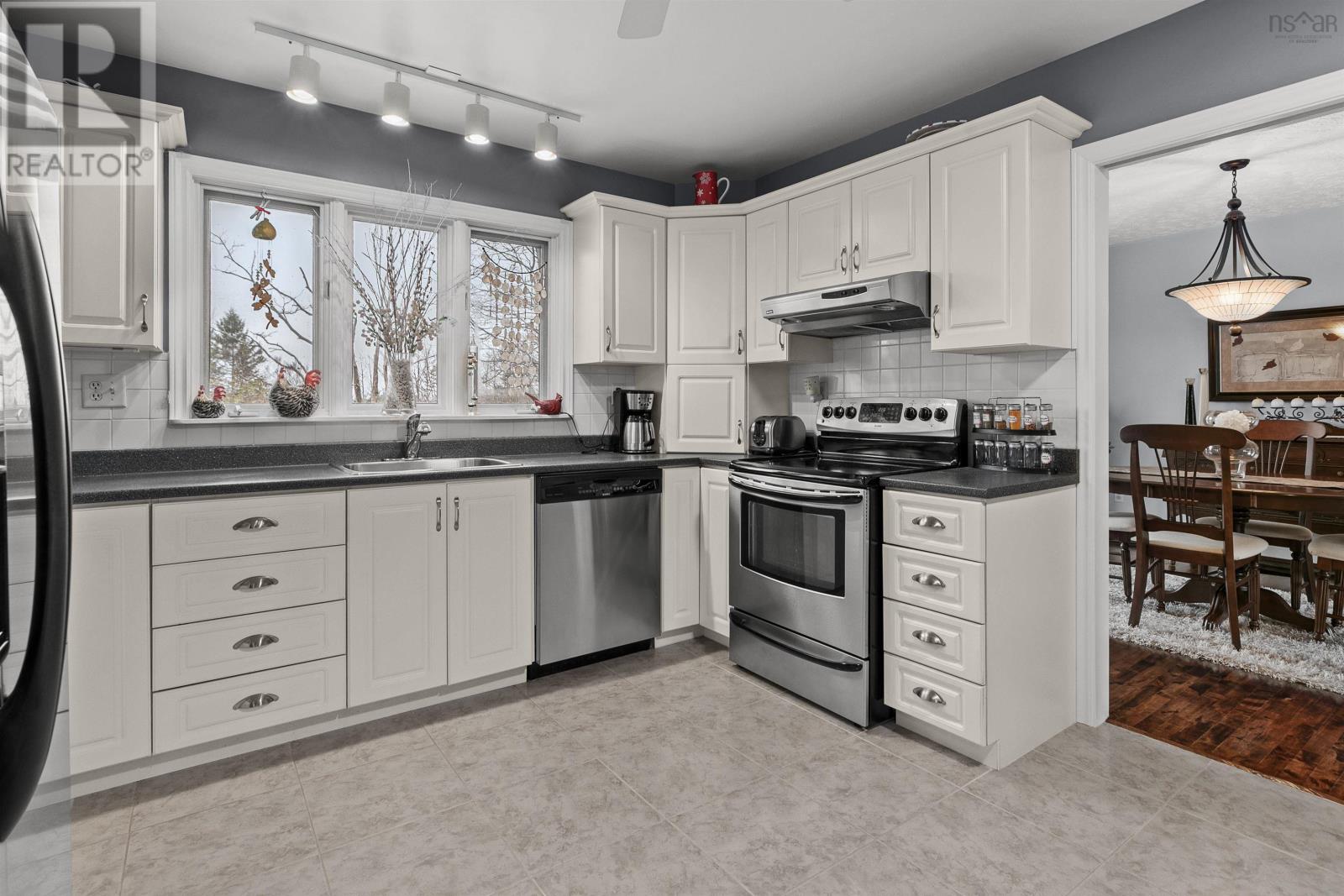 49 Kingston Crescent, Dartmouth, Nova Scotia  B3A 2L9 - Photo 9 - 202502214