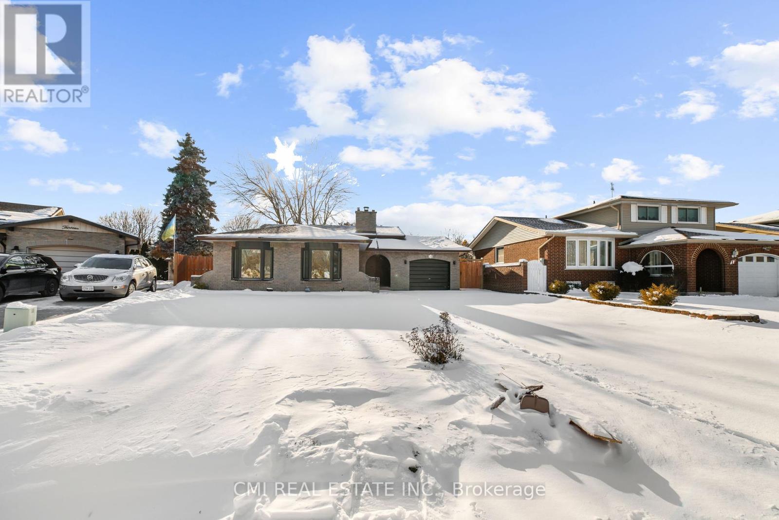 Property at 15 BAYSHORE CRESCENT image 1