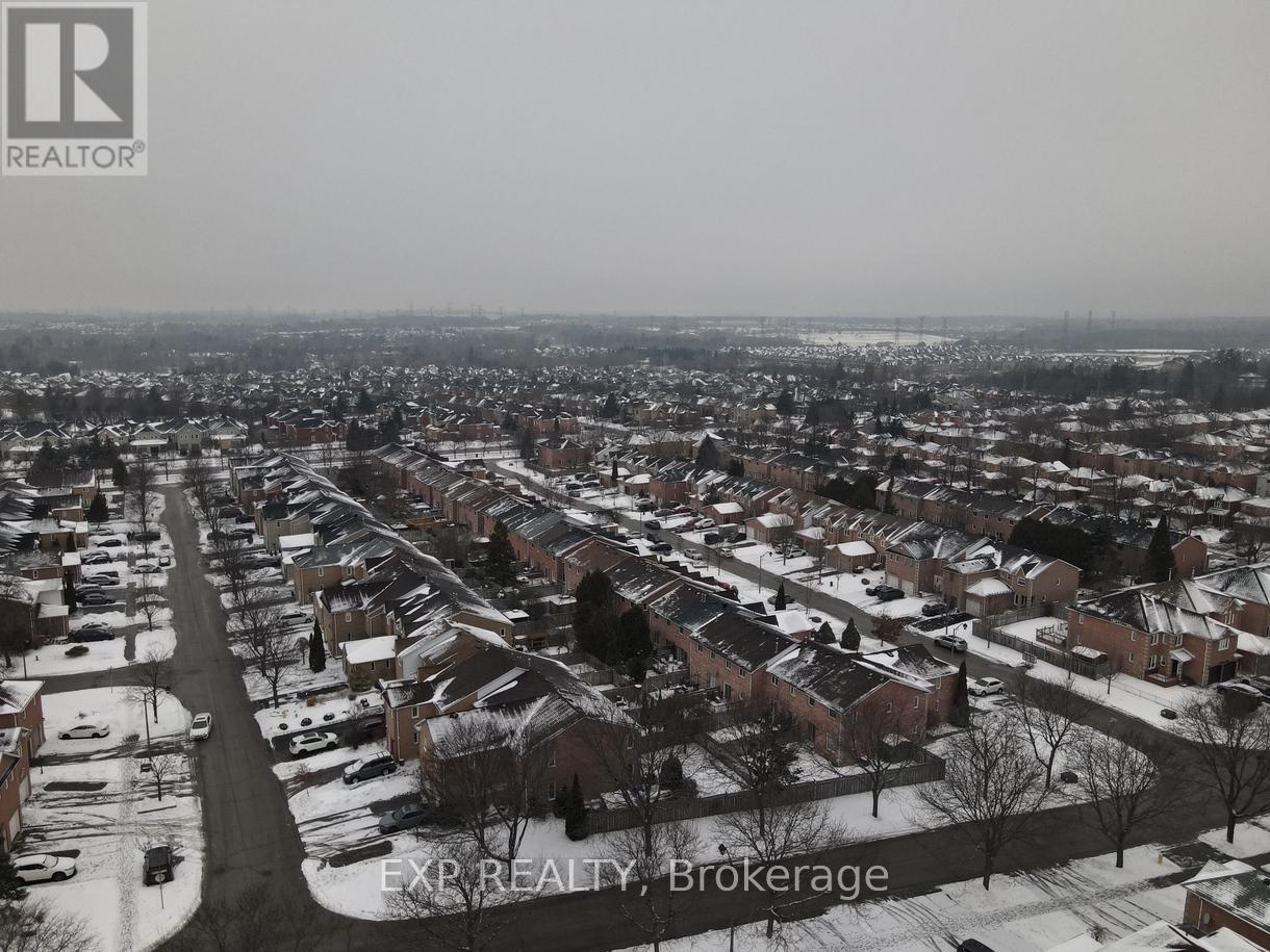 7 Macdermott Drive, Ajax, Ontario  L1T 3S7 - Photo 9 - E11954595