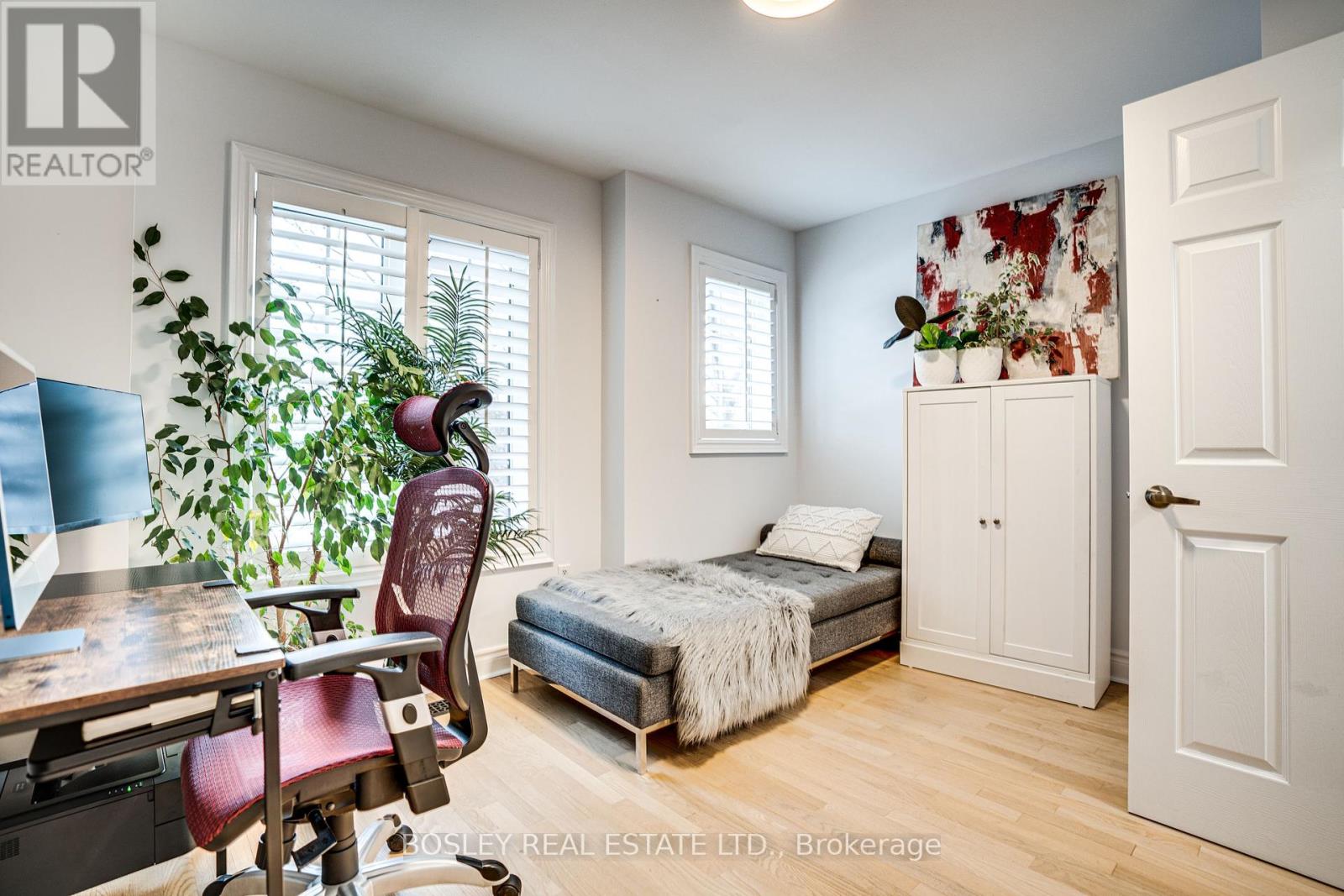 Th 94 - 117b The Queensway, Toronto, Ontario  M6S 5B7 - Photo 11 - W11954598