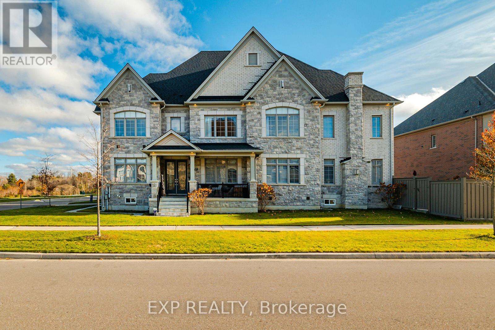 Property at 19 GLADIOLUS STREET image 3