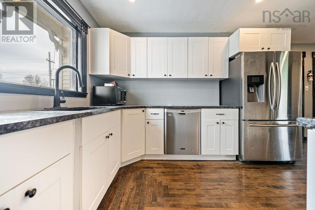 472 Main Street, Parrsboro, Nova Scotia  B0M 1S0 - Photo 2 - 202502226