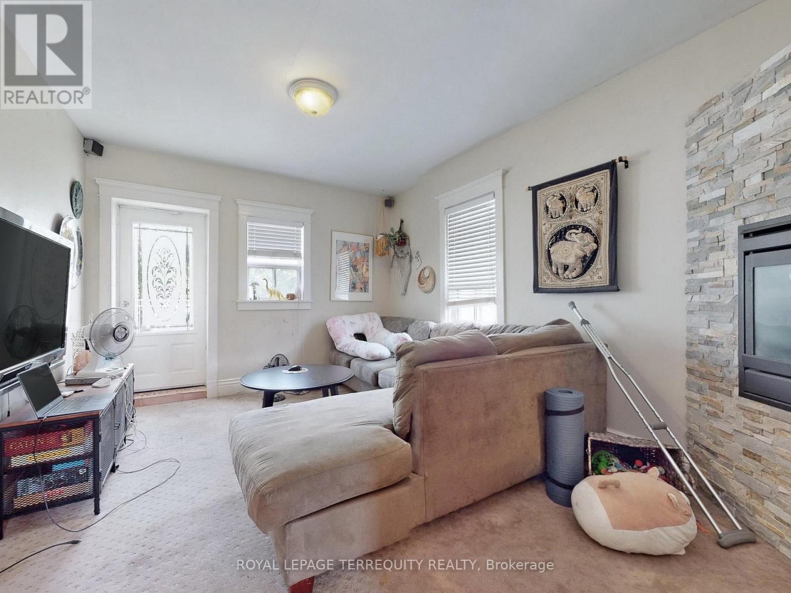 Property at 197 PARK LAWN ROAD image 2