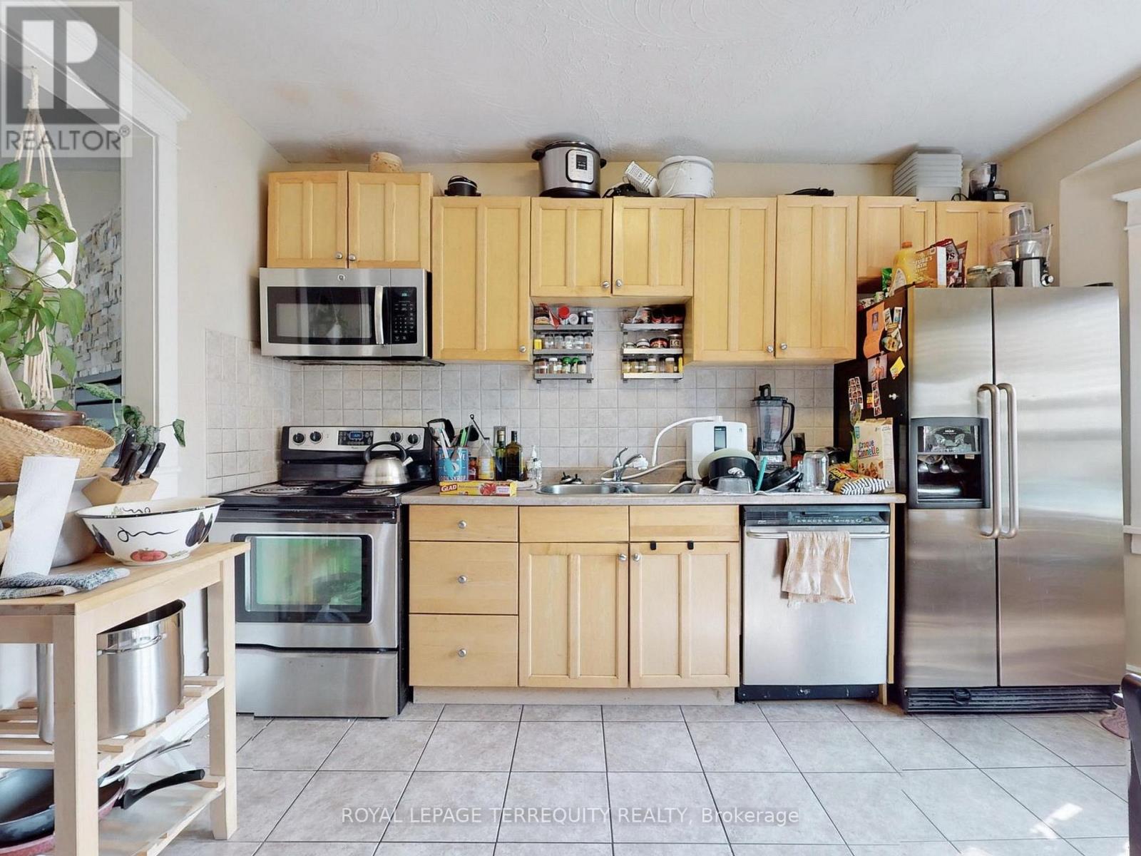 197 Park Lawn Road, Toronto (Stonegate-Queensway), Ontario  M8Y 3J3 - Photo 8 - W11954733