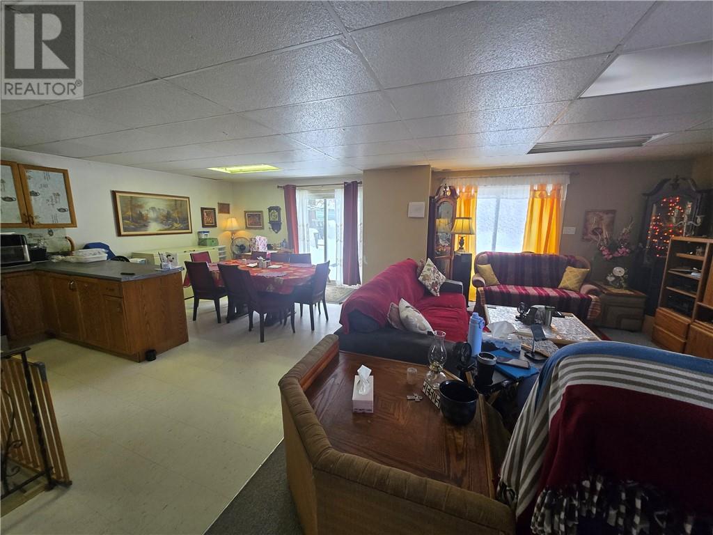 Property at 903 HOWEY Drive image 3