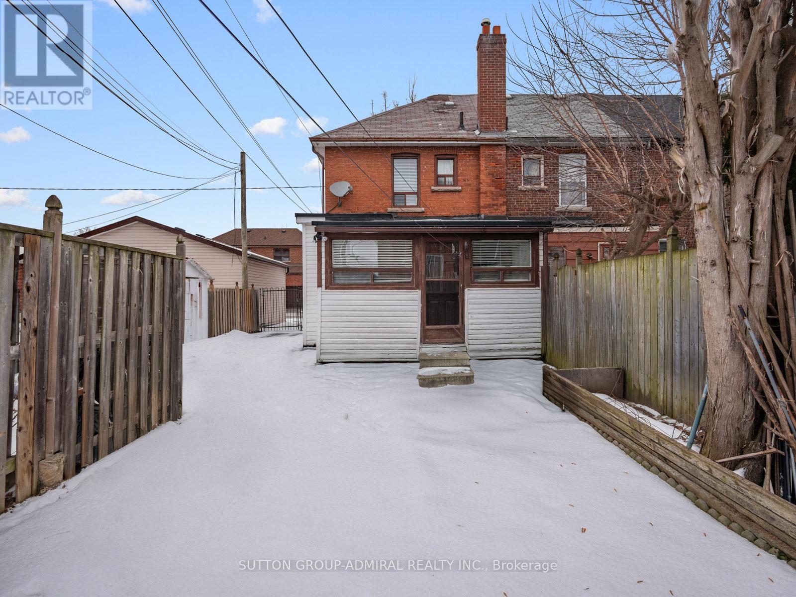 2 Gray Avenue, Toronto, Ontario  M6N 4S6 - Photo 19 - W11954971