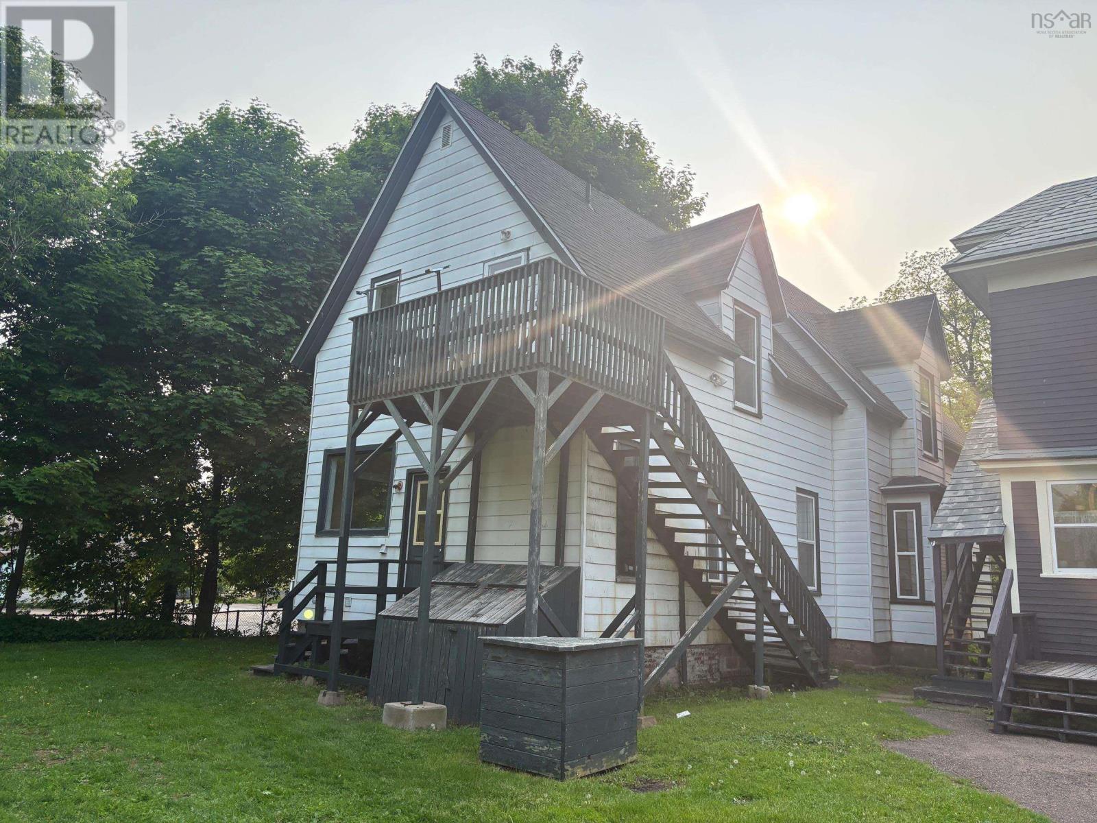 11 Robie Street, Amherst, Nova Scotia  B4H 3K3 - Photo 2 - 202502237