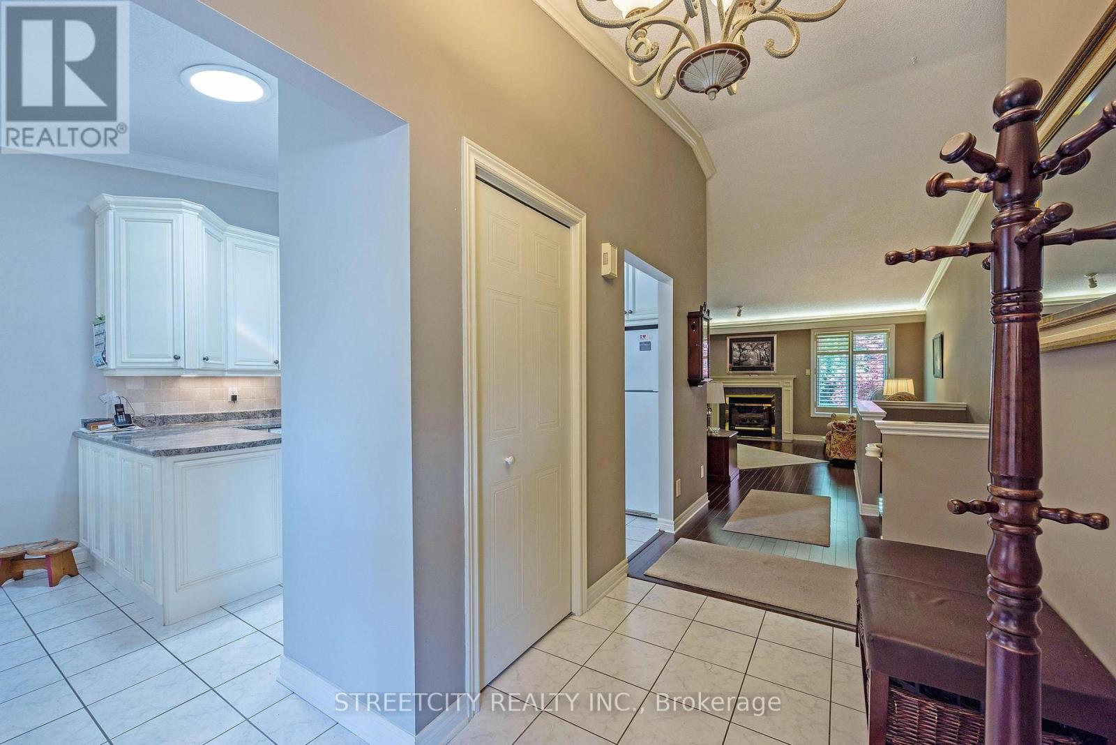 Property at 8 - 445 RIVERSIDE DRIVE image 5