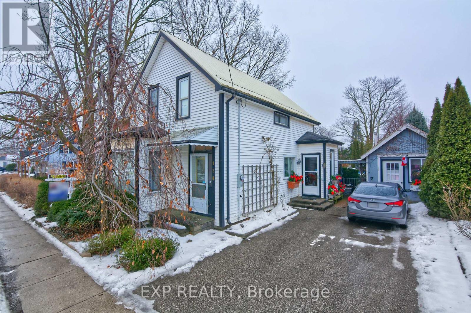 138 Sydenham Street E