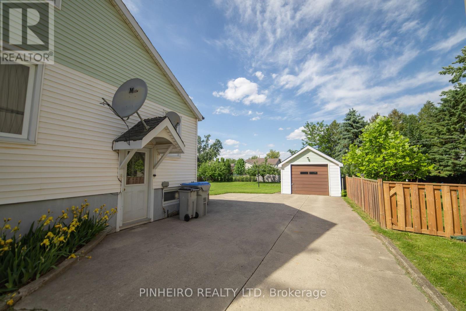 Photo 3 of 29 for 22566 Adelaide Street N