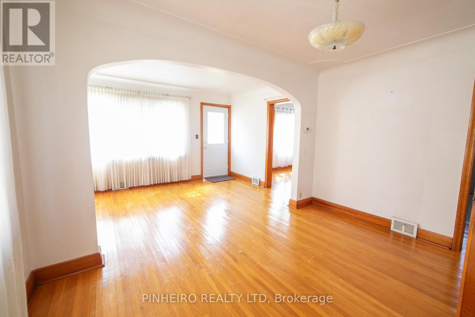 Photo 5 of 29 for 22566 Adelaide Street N