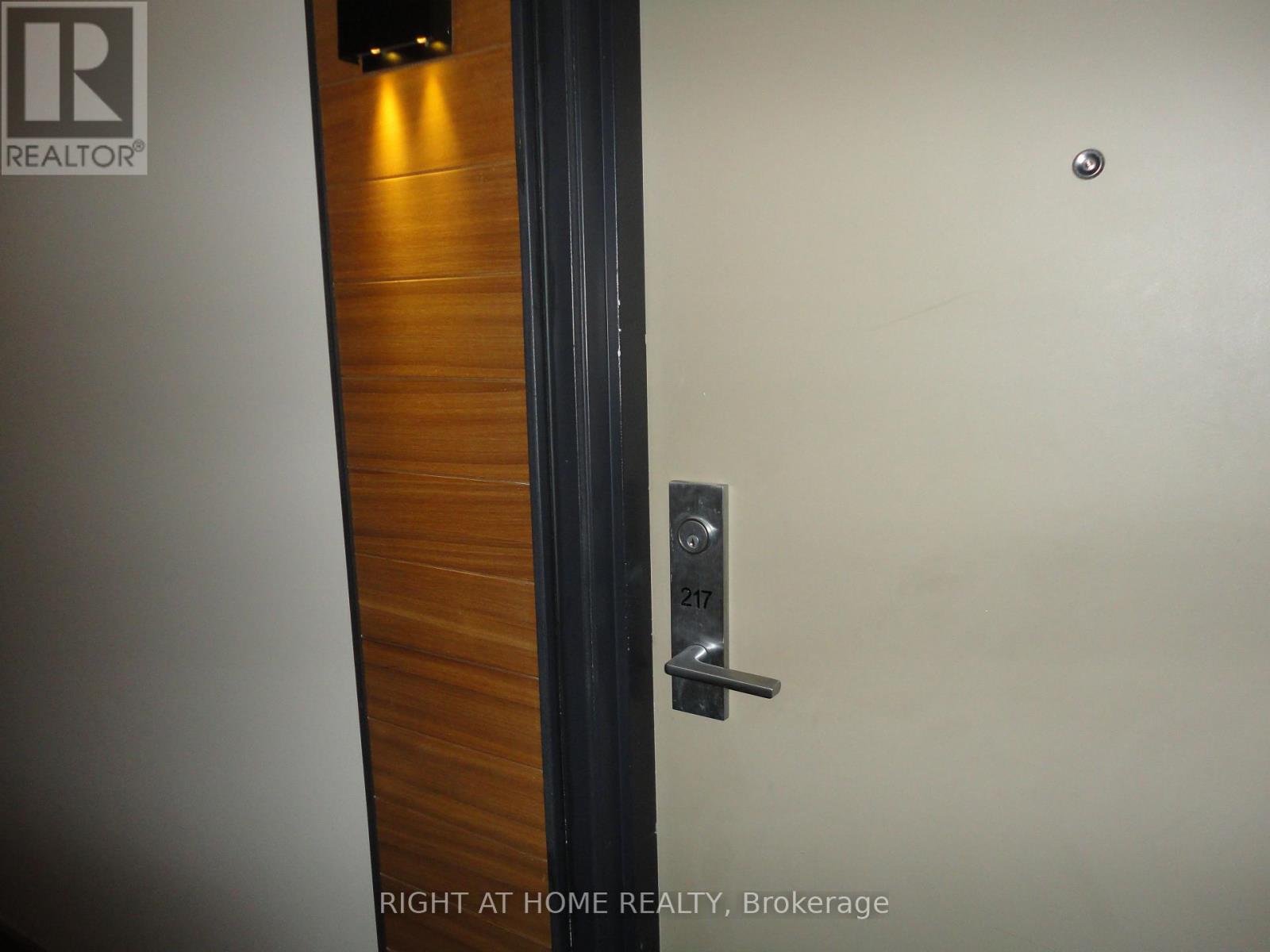 Property at 217 - 66 KIPPENDAVIE AVENUE image 3