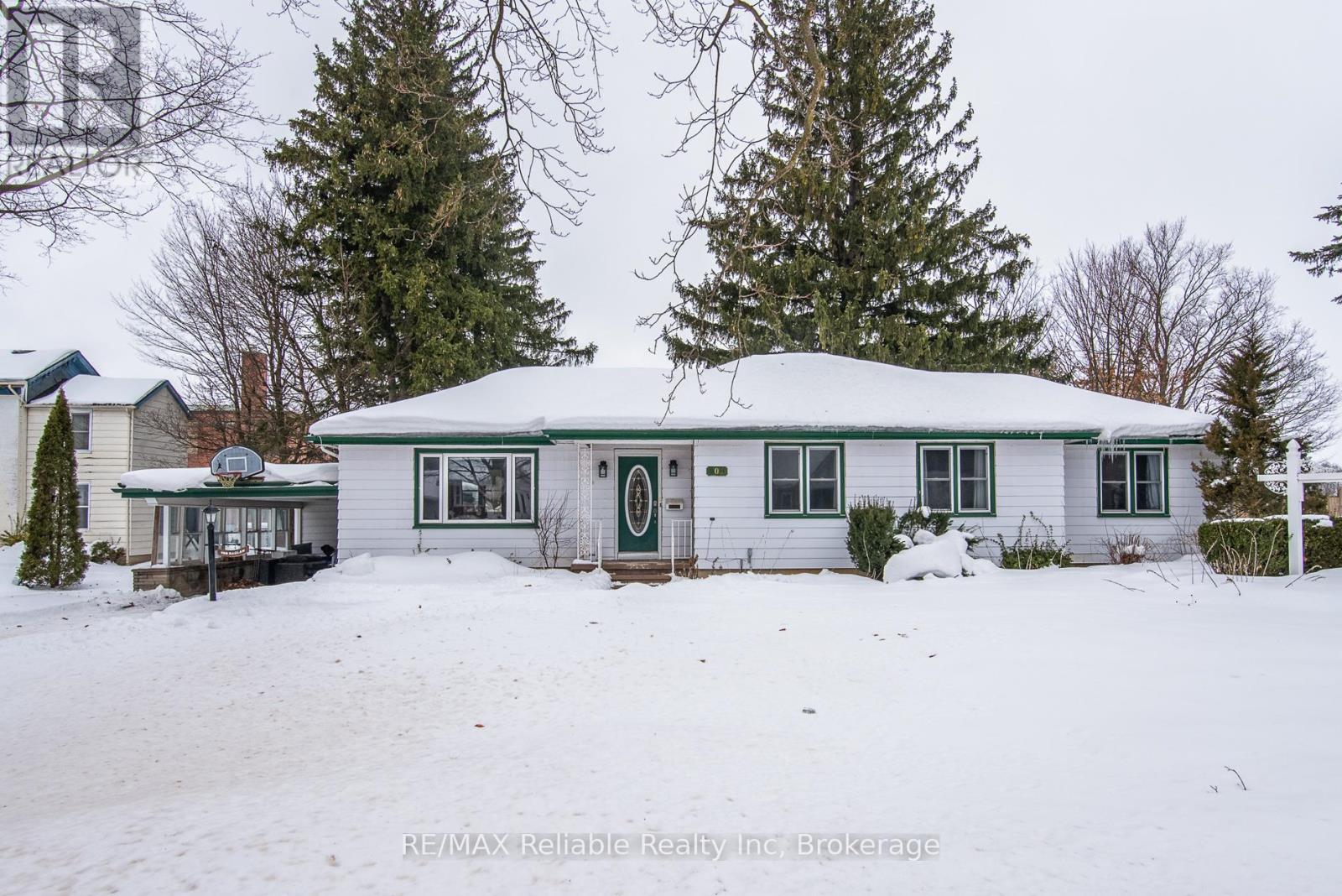 108 Raglan Street, Central Huron, Ontario  N0K 1L0 - Photo 1 - X11955315