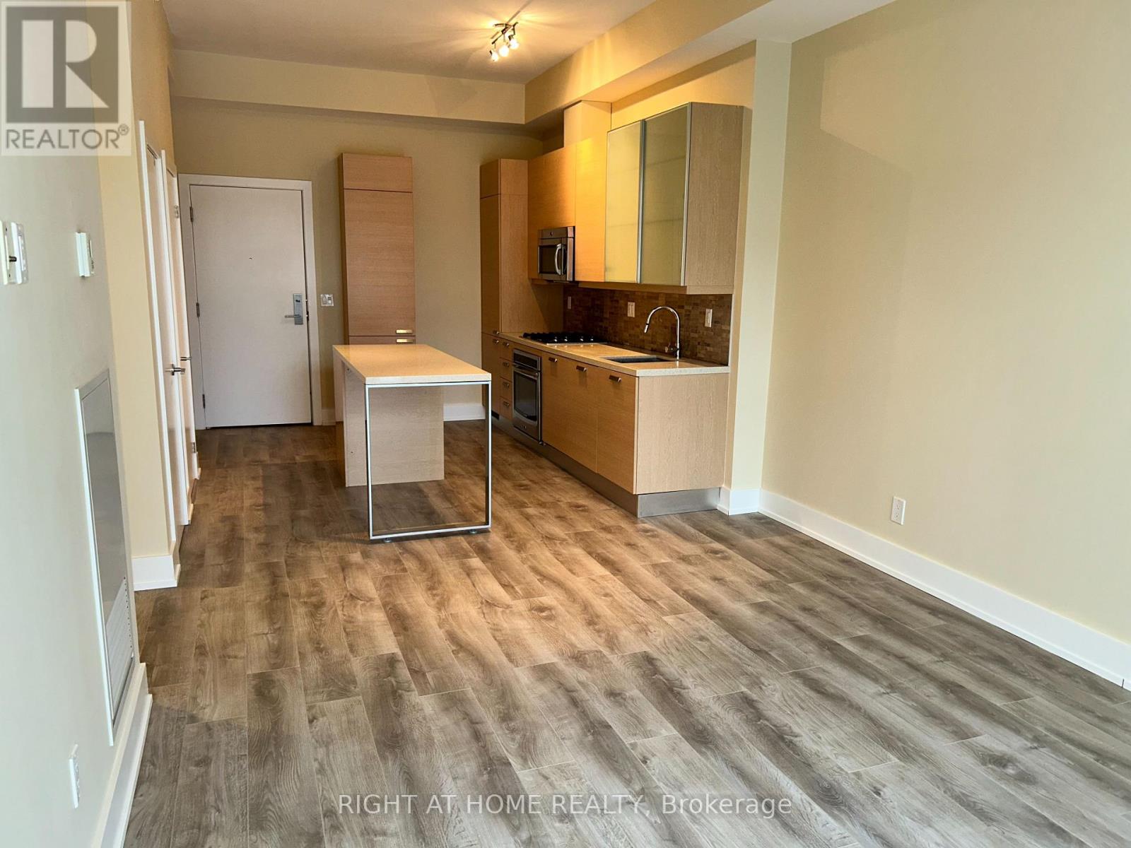 Property at 217 - 66 KIPPENDAVIE AVENUE image 4
