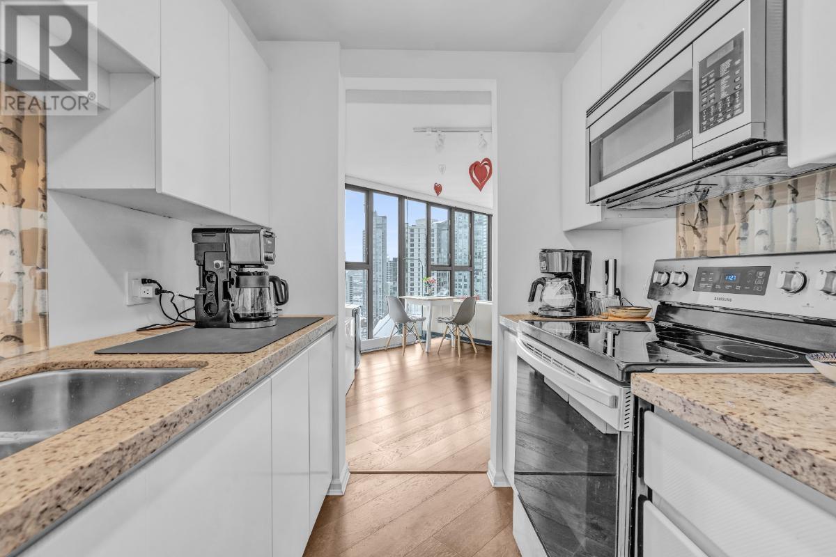 Listing Picture 11 of 26 : 1802 1155 HOMER STREET, Vancouver / 溫哥華 - 魯藝地產 Yvonne Lu Group - MLS Medallion Club Member