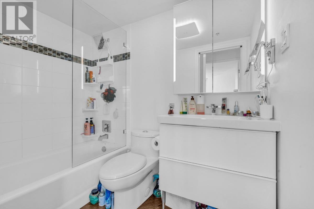 Listing Picture 18 of 26 : 1802 1155 HOMER STREET, Vancouver / 溫哥華 - 魯藝地產 Yvonne Lu Group - MLS Medallion Club Member