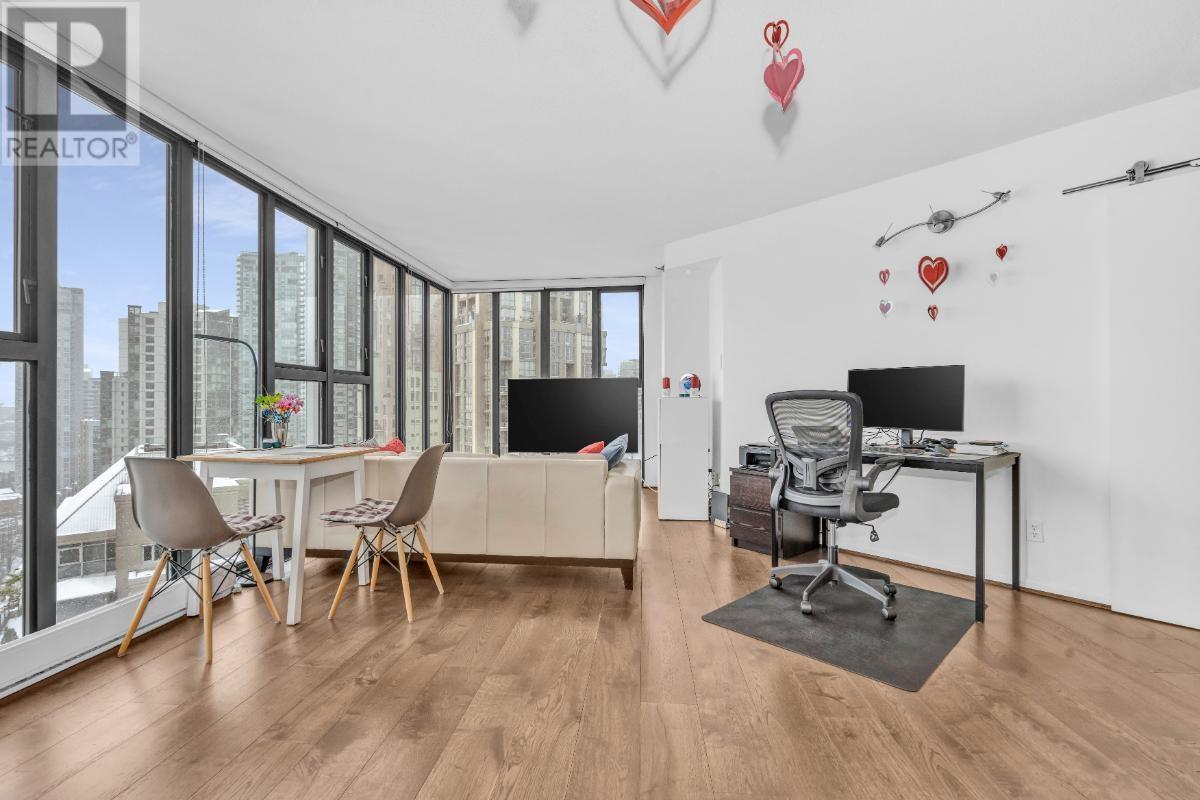 Listing Picture 3 of 26 : 1802 1155 HOMER STREET, Vancouver / 溫哥華 - 魯藝地產 Yvonne Lu Group - MLS Medallion Club Member