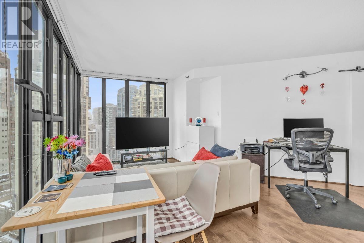 Listing Picture 4 of 26 : 1802 1155 HOMER STREET, Vancouver / 溫哥華 - 魯藝地產 Yvonne Lu Group - MLS Medallion Club Member