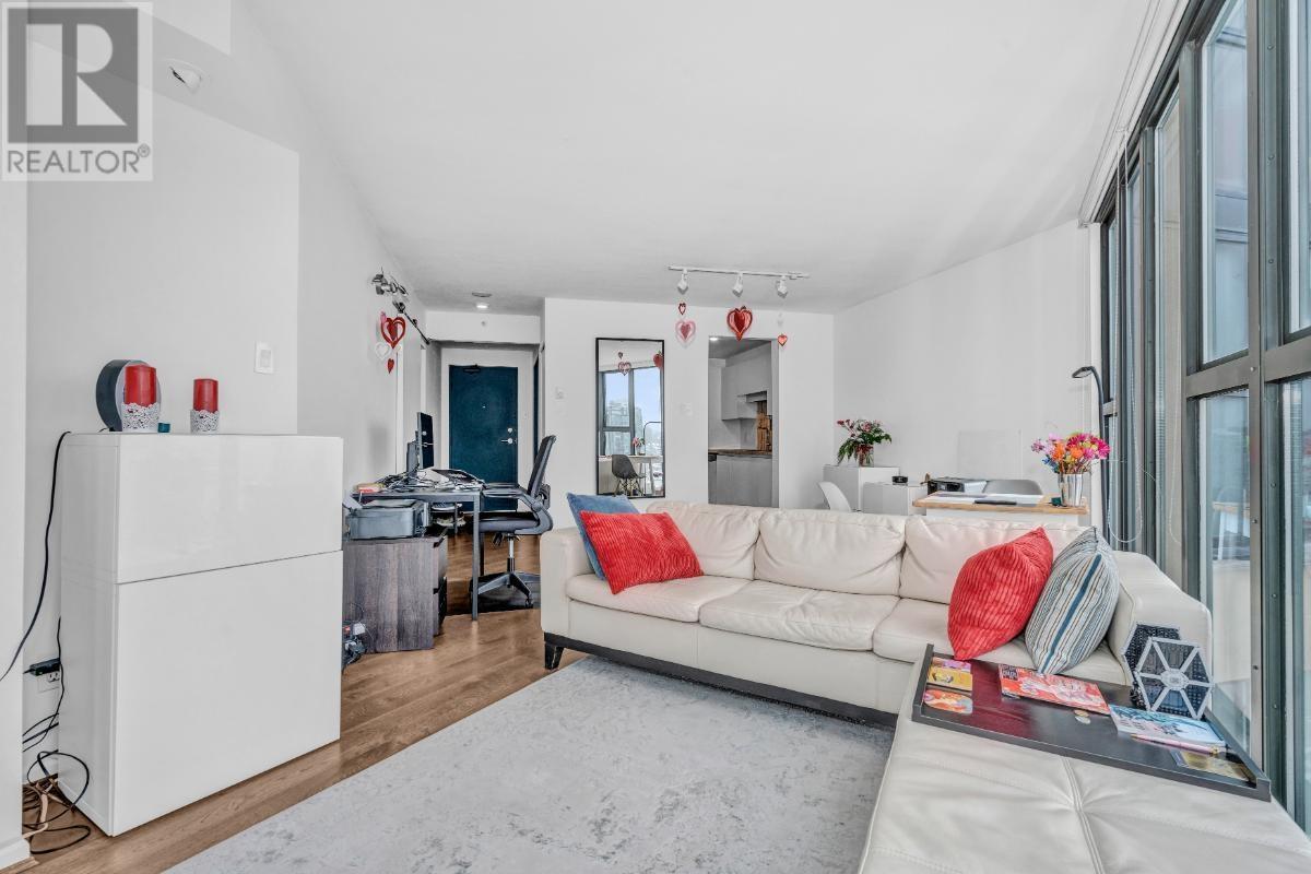 Listing Picture 9 of 26 : 1802 1155 HOMER STREET, Vancouver / 溫哥華 - 魯藝地產 Yvonne Lu Group - MLS Medallion Club Member