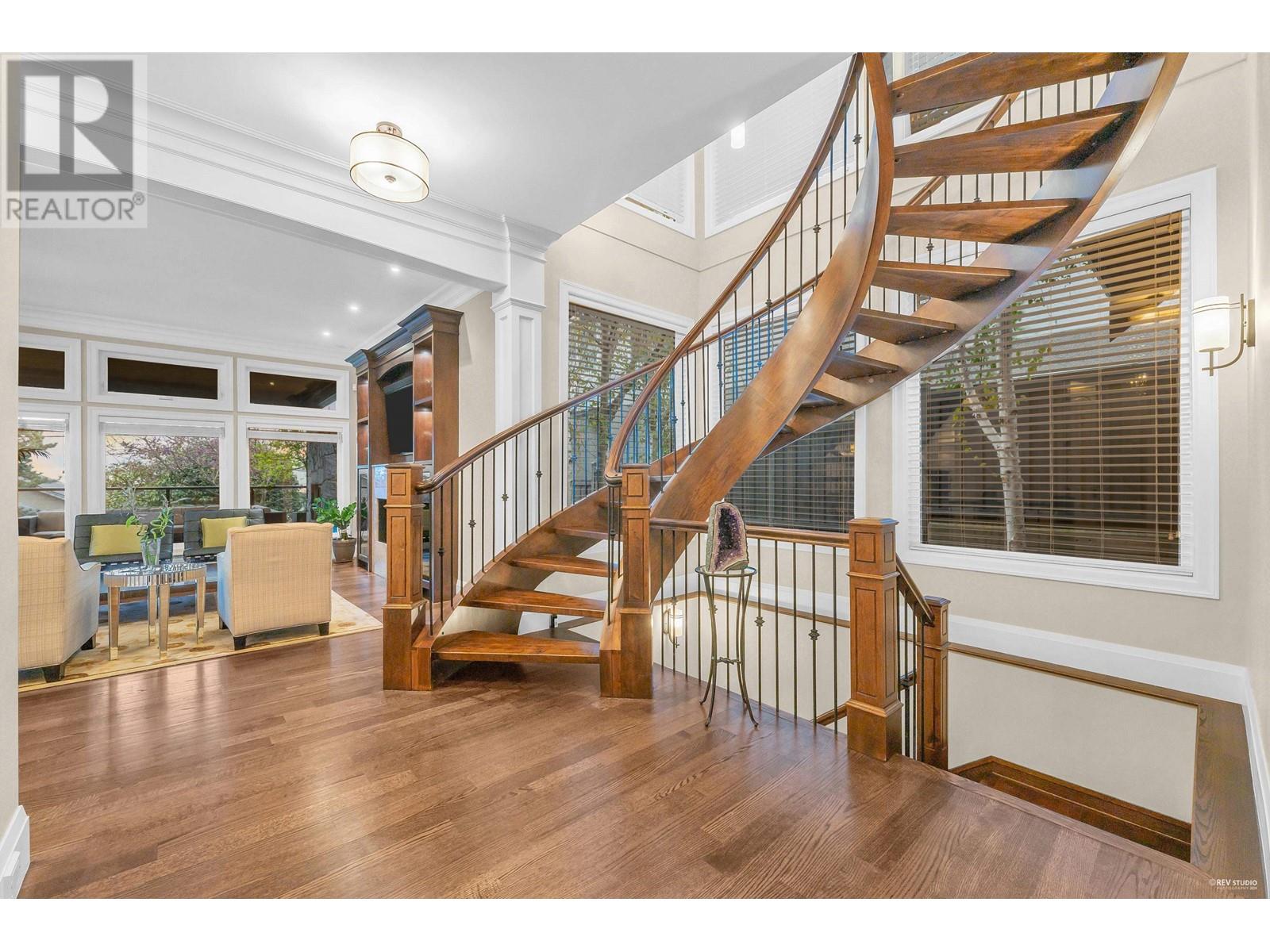 125 N Glynde Avenue, Burnaby, British Columbia  V5B 1G8 - Photo 9 - R2963291