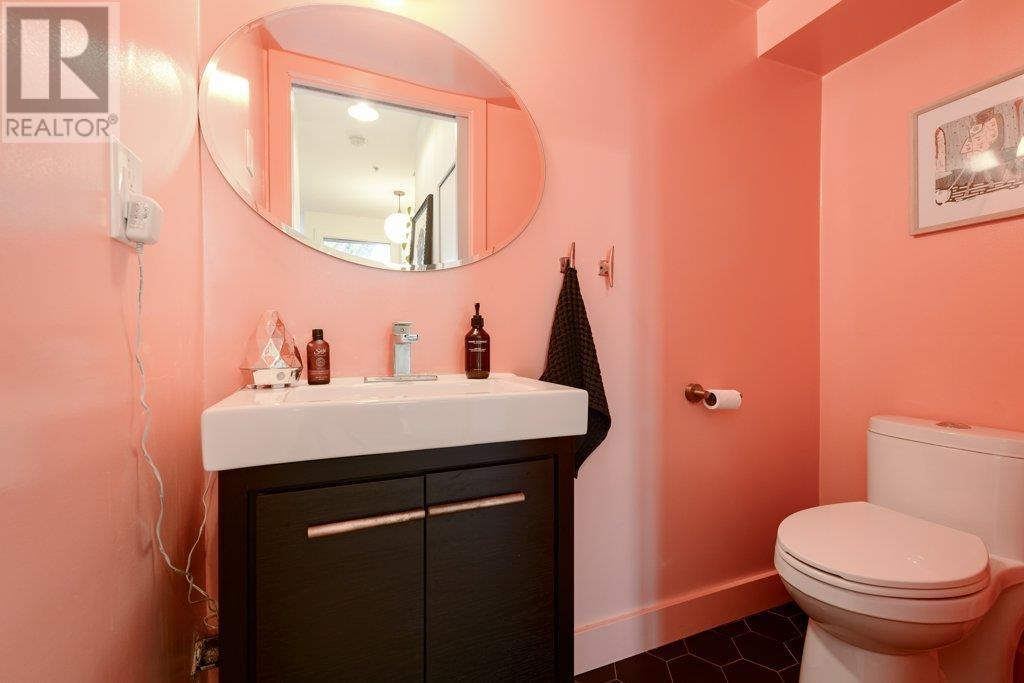 Listing Picture 13 of 40 : 1055 E PENDER STREET, Vancouver / 溫哥華 - 魯藝地產 Yvonne Lu Group - MLS Medallion Club Member