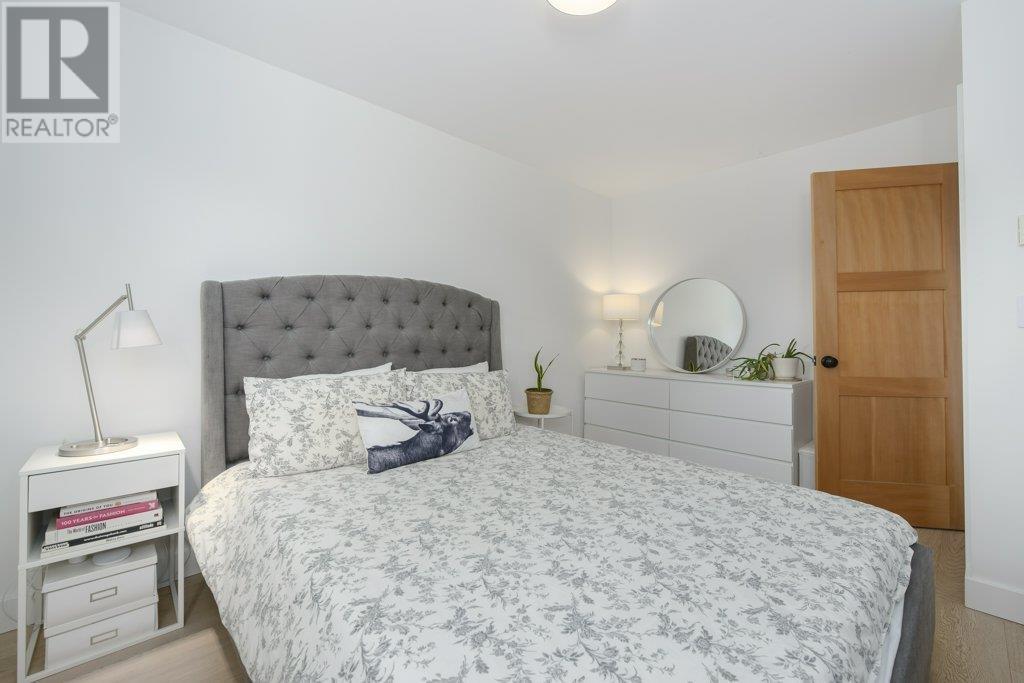 Listing Picture 21 of 40 : 1055 E PENDER STREET, Vancouver / 溫哥華 - 魯藝地產 Yvonne Lu Group - MLS Medallion Club Member