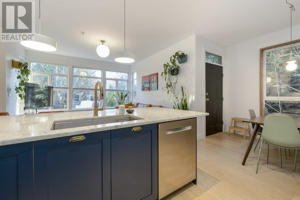 Listing Picture 10 of 40 : 1055 E PENDER STREET, Vancouver / 溫哥華 - 魯藝地產 Yvonne Lu Group - MLS Medallion Club Member