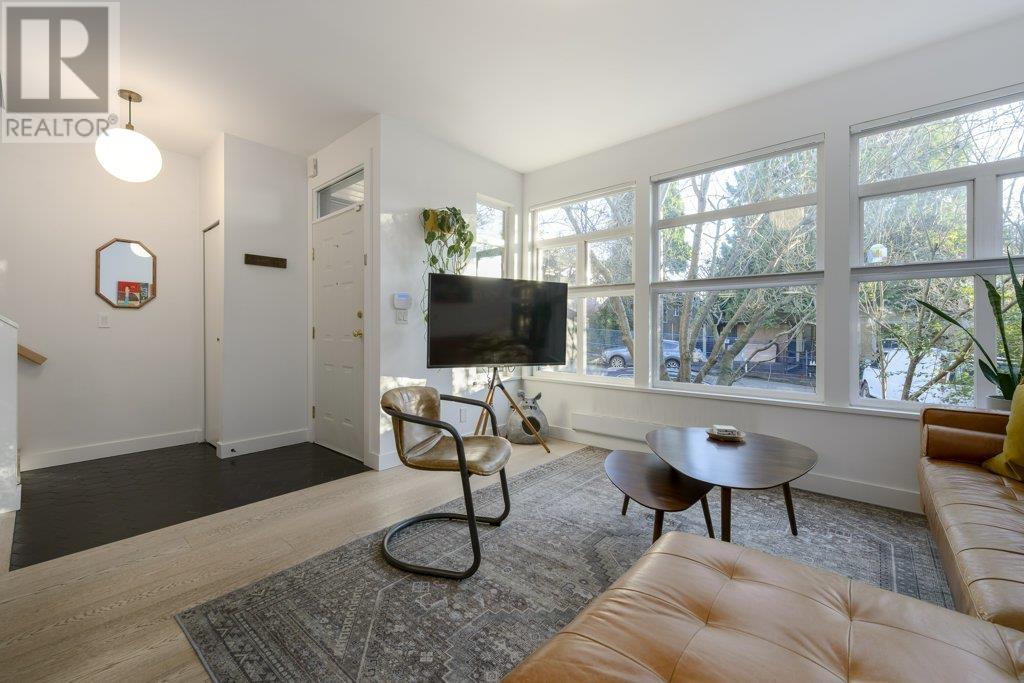 Listing Picture 3 of 40 : 1055 E PENDER STREET, Vancouver / 溫哥華 - 魯藝地產 Yvonne Lu Group - MLS Medallion Club Member