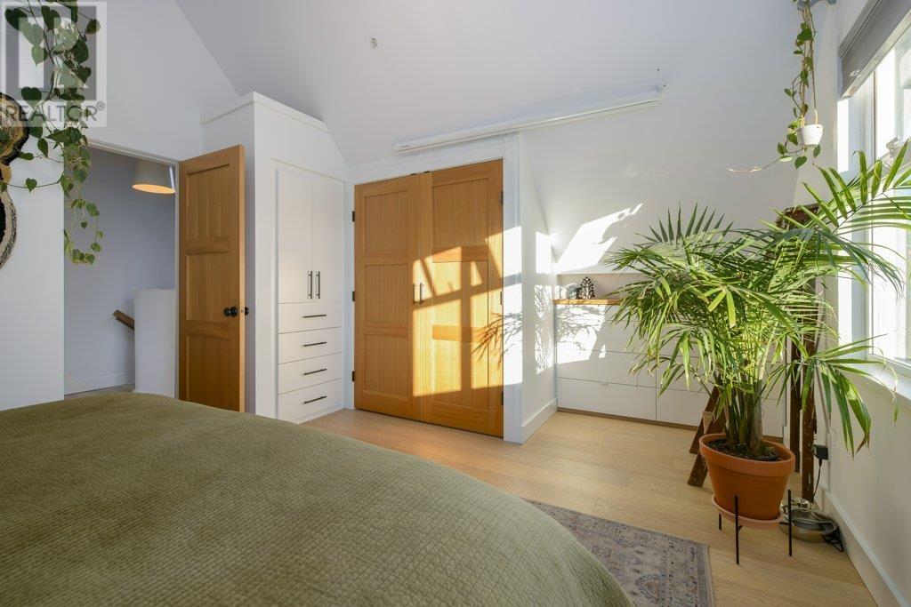 Listing Picture 16 of 40 : 1055 E PENDER STREET, Vancouver / 溫哥華 - 魯藝地產 Yvonne Lu Group - MLS Medallion Club Member