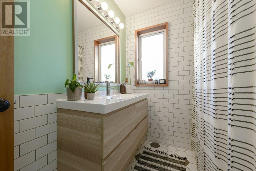 Listing Picture 23 of 40 : 1055 E PENDER STREET, Vancouver / 溫哥華 - 魯藝地產 Yvonne Lu Group - MLS Medallion Club Member