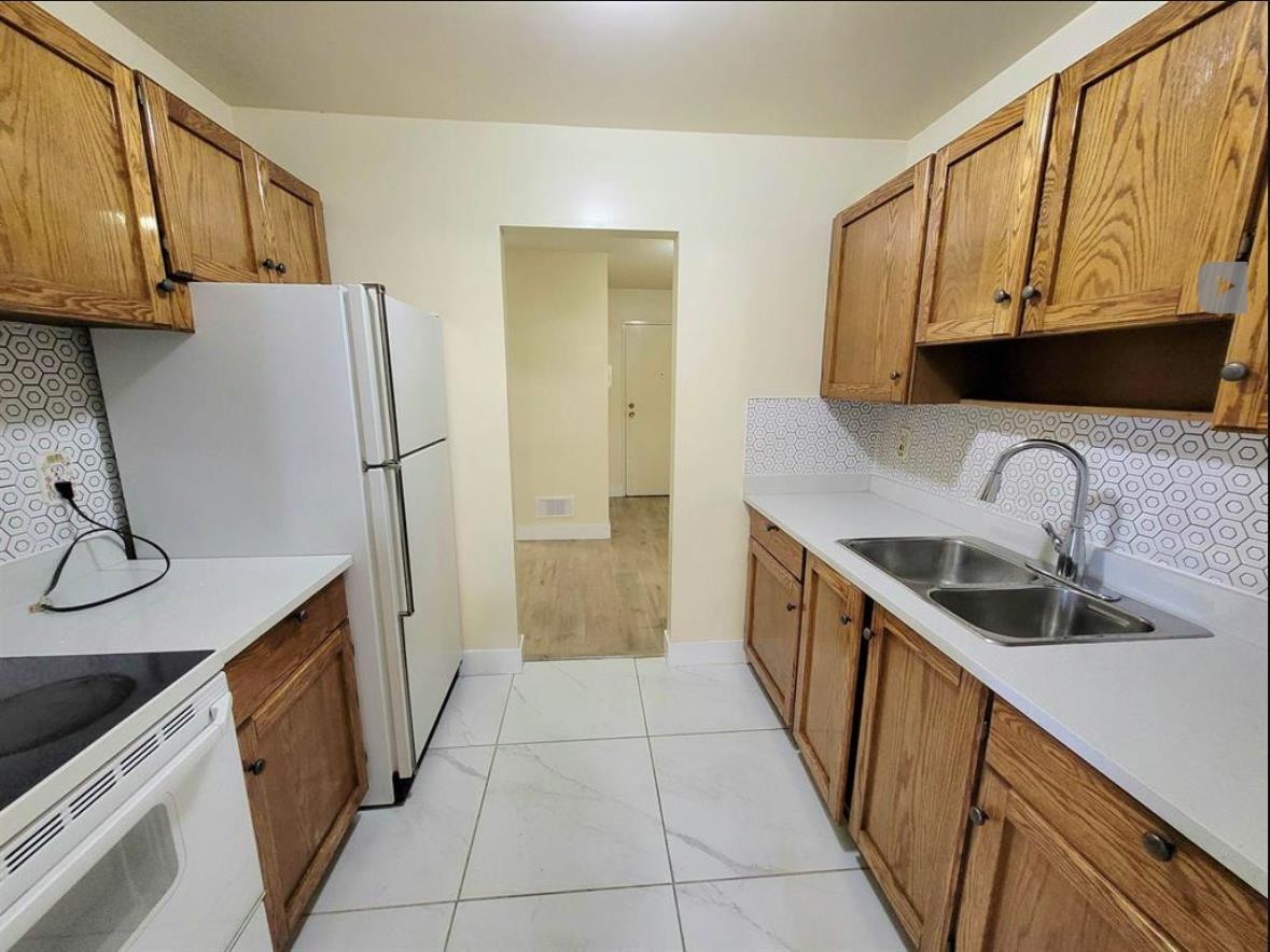 Property at 327A 8635 120 STREET image 3