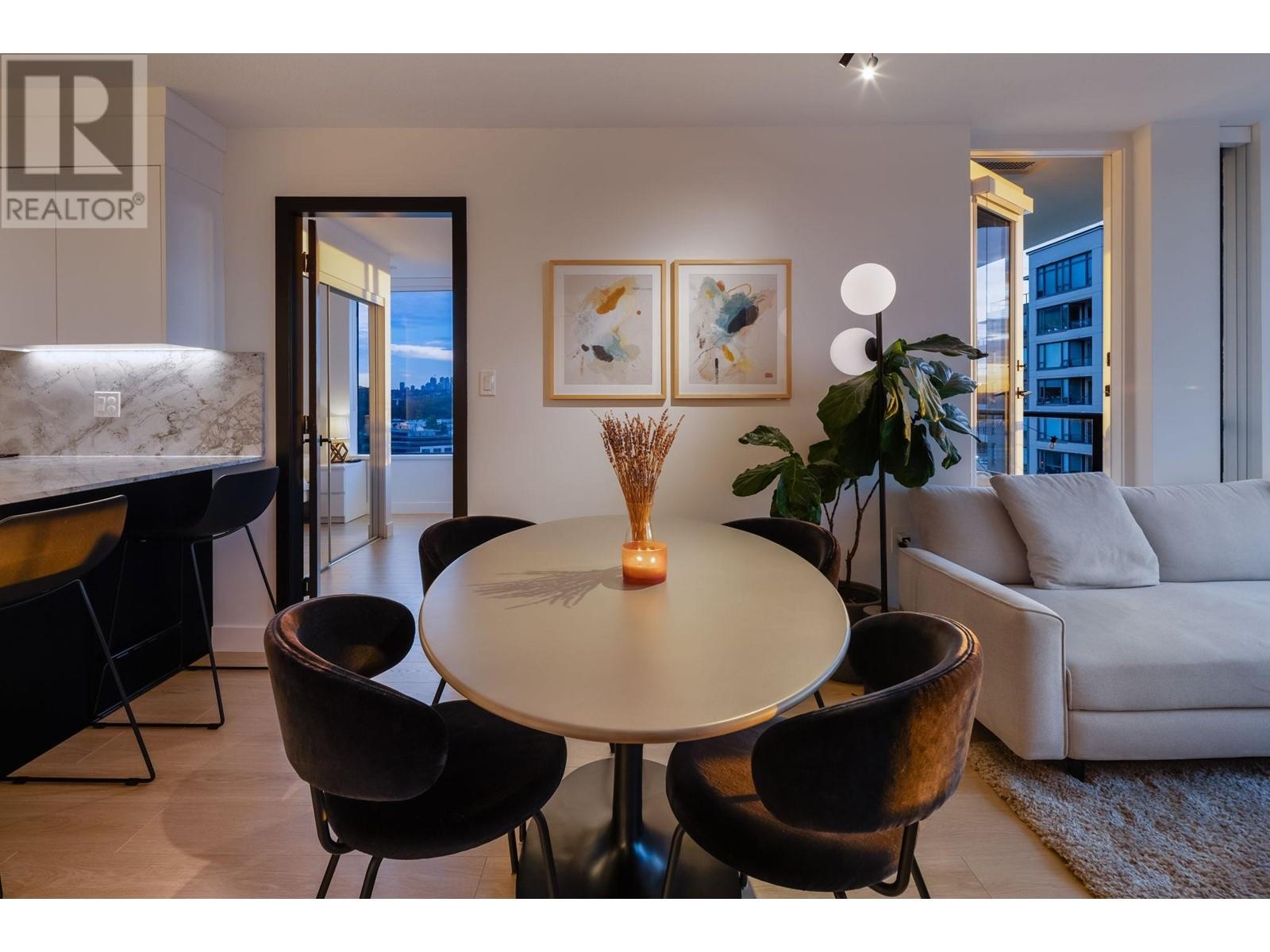 Listing Picture 11 of 40 : 1804 4182 DAWSON STREET, Burnaby / 本拿比 - 魯藝地產 Yvonne Lu Group - MLS Medallion Club Member