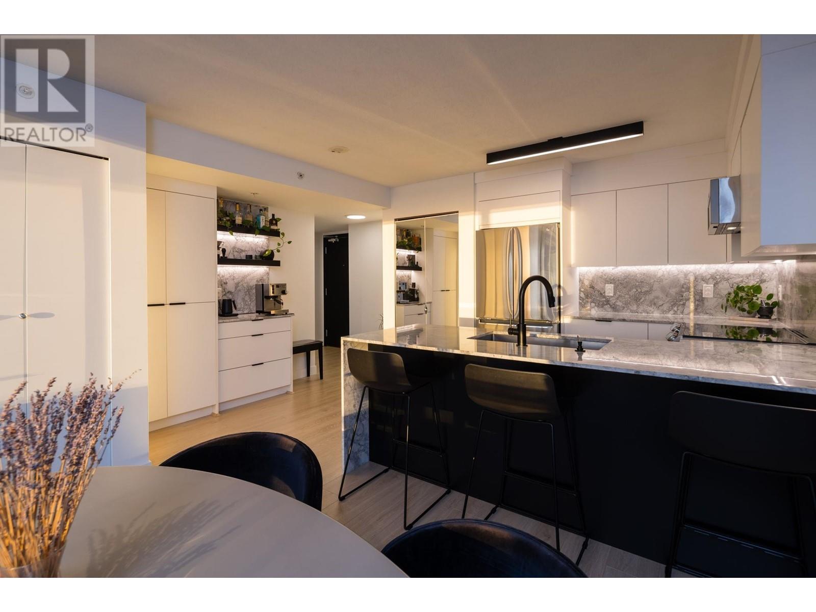 Listing Picture 18 of 40 : 1804 4182 DAWSON STREET, Burnaby / 本拿比 - 魯藝地產 Yvonne Lu Group - MLS Medallion Club Member