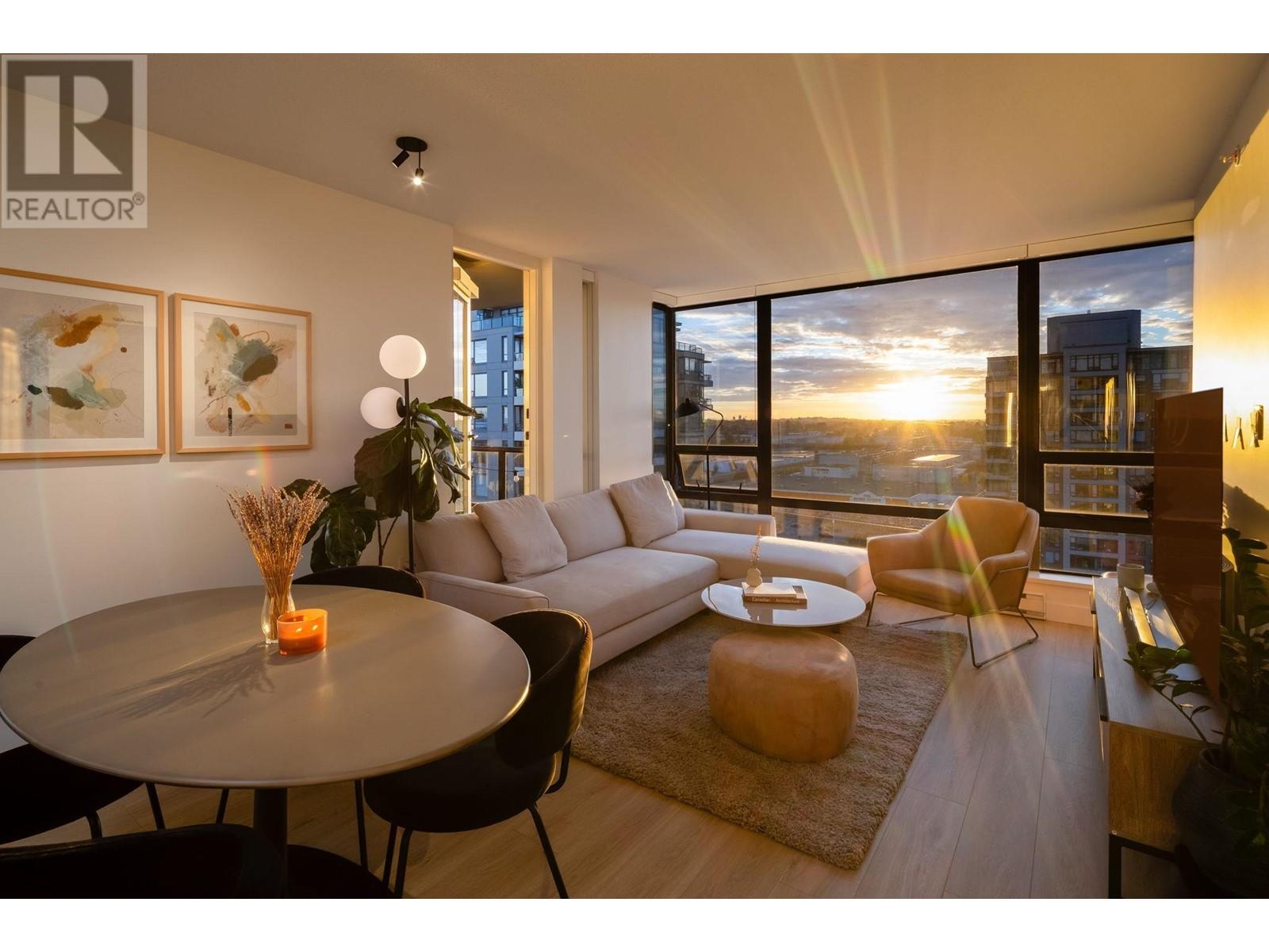 Listing Picture 2 of 40 : 1804 4182 DAWSON STREET, Burnaby / 本拿比 - 魯藝地產 Yvonne Lu Group - MLS Medallion Club Member