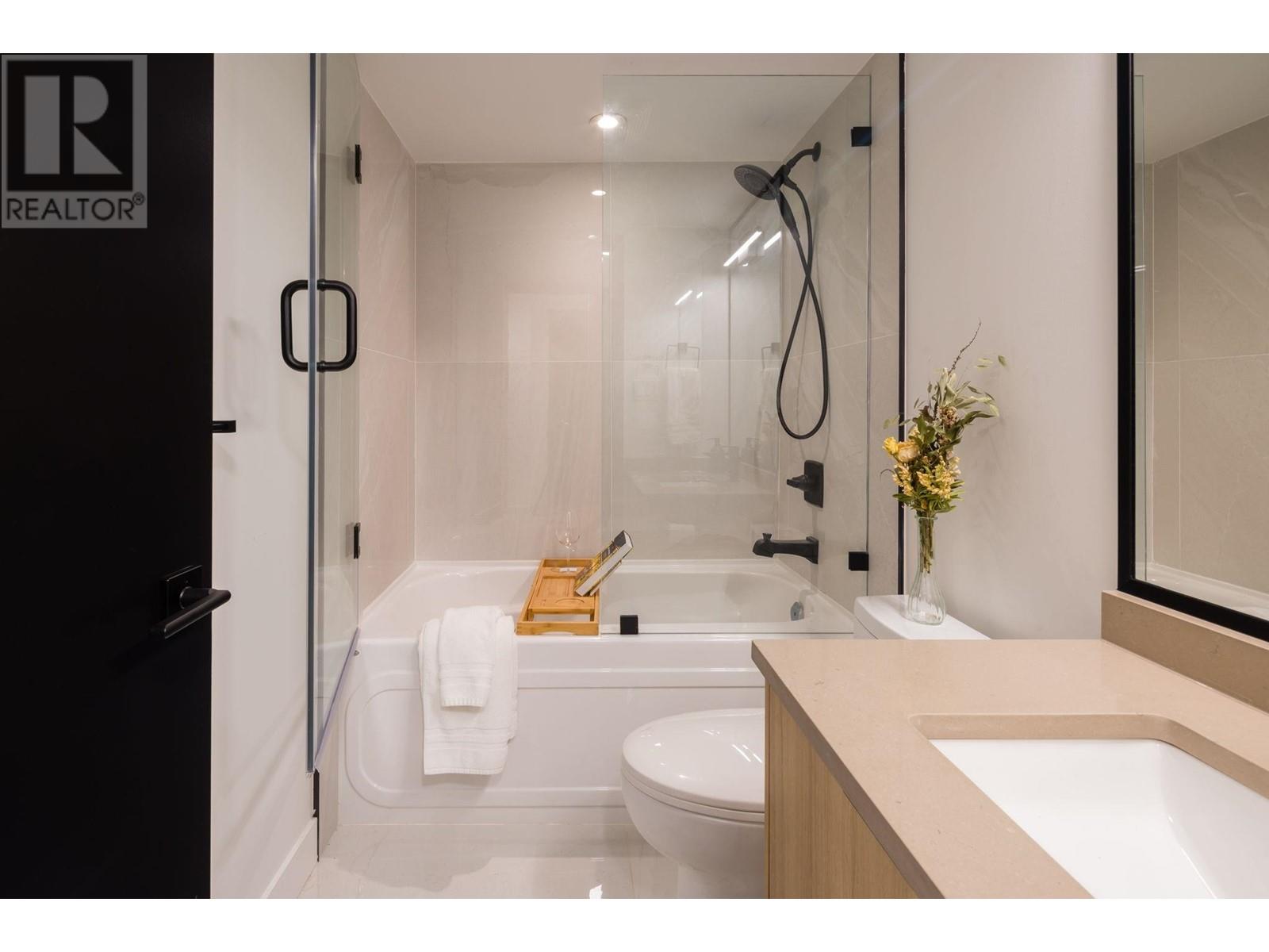 Listing Picture 27 of 40 : 1804 4182 DAWSON STREET, Burnaby / 本拿比 - 魯藝地產 Yvonne Lu Group - MLS Medallion Club Member