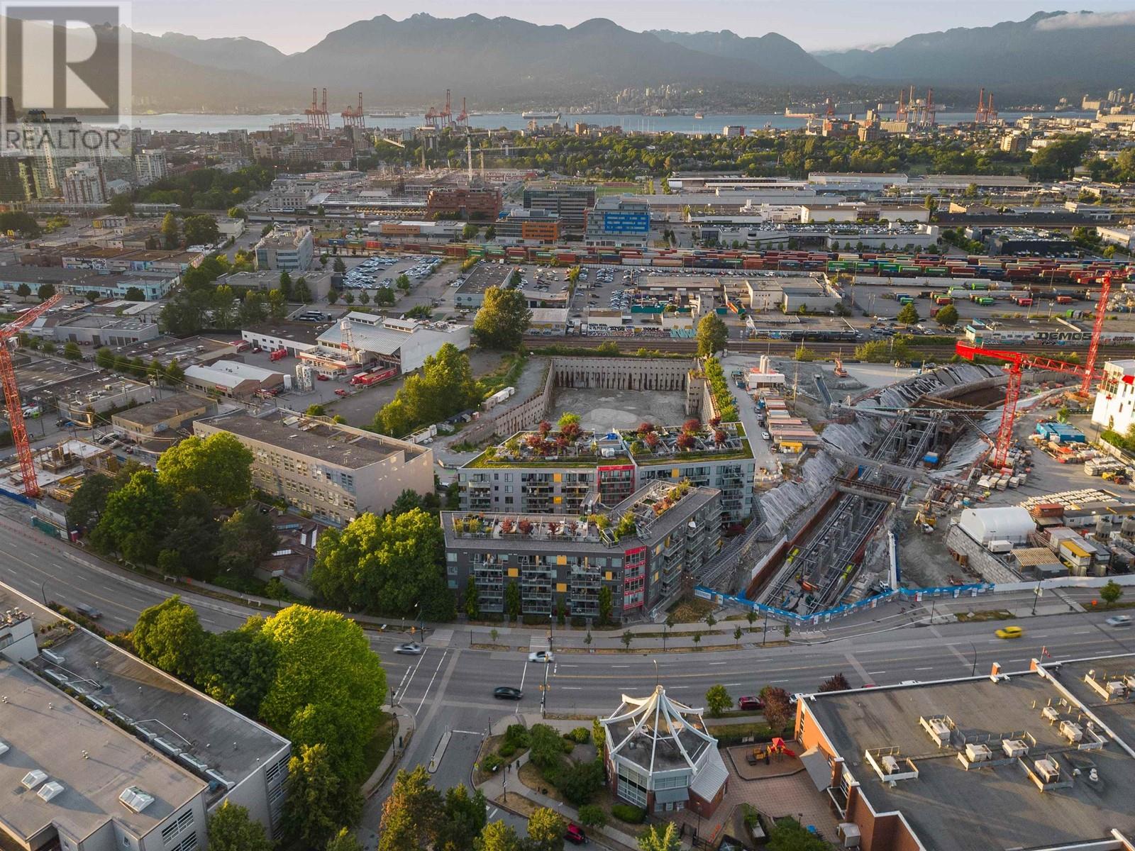 Listing Picture 16 of 24 : 504 417 GREAT NORTHERN WAY, Vancouver / 溫哥華 - 魯藝地產 Yvonne Lu Group - MLS Medallion Club Member