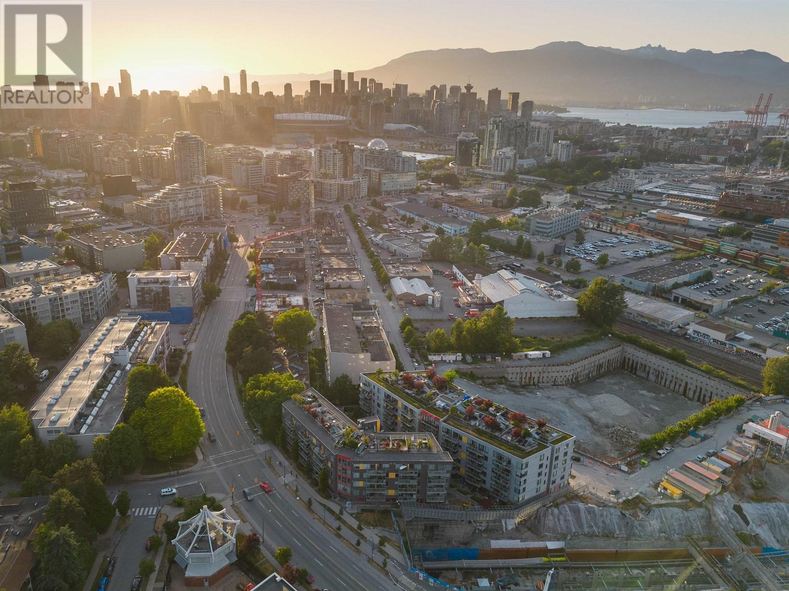 Listing Picture 18 of 24 : 504 417 GREAT NORTHERN WAY, Vancouver / 溫哥華 - 魯藝地產 Yvonne Lu Group - MLS Medallion Club Member