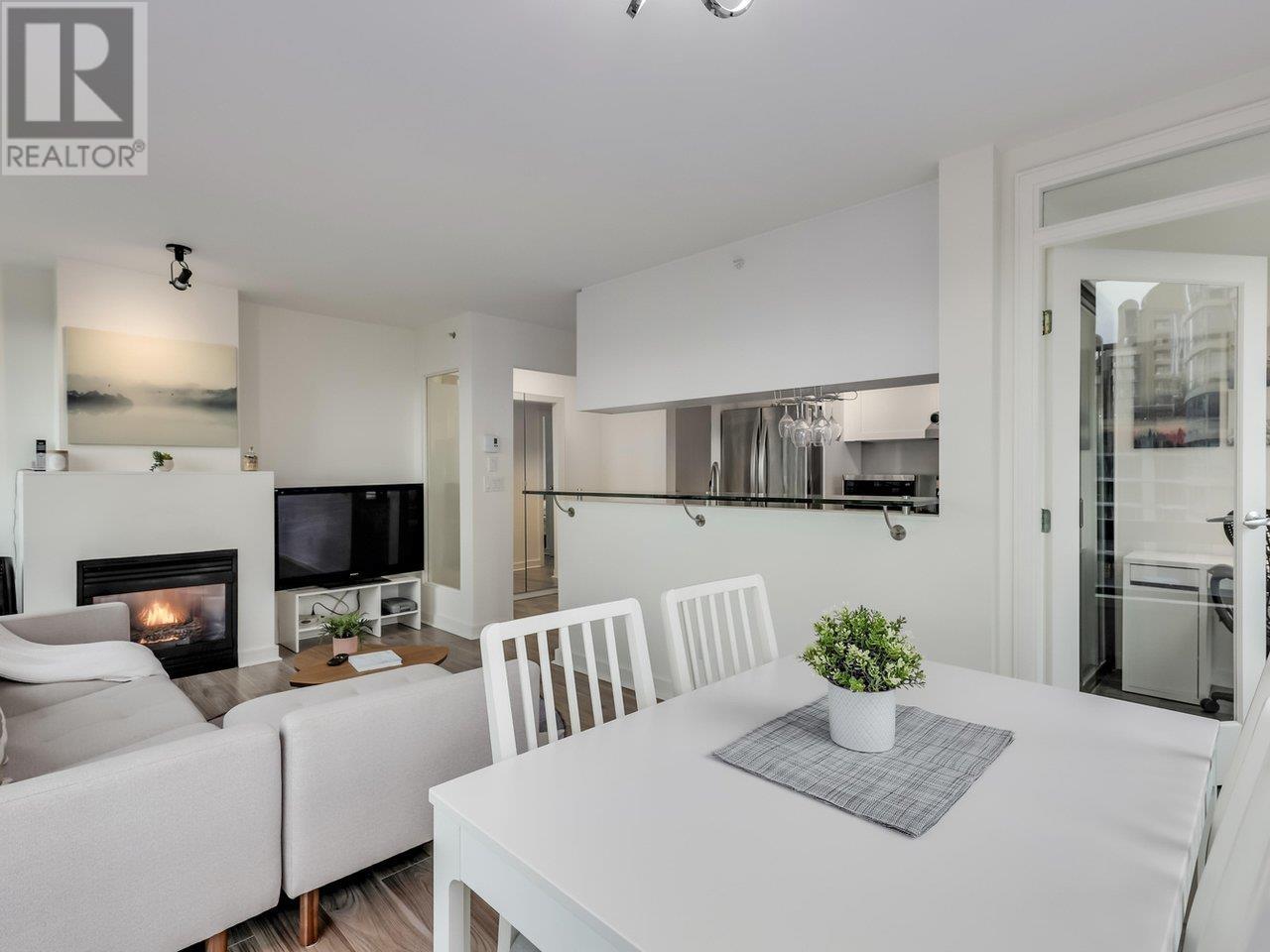 Listing Picture 12 of 24 : 1004 1003 BURNABY STREET, Vancouver / 溫哥華 - 魯藝地產 Yvonne Lu Group - MLS Medallion Club Member