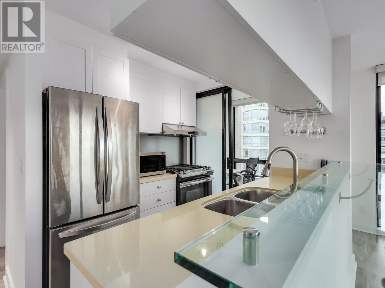 Listing Picture 13 of 24 : 1004 1003 BURNABY STREET, Vancouver / 溫哥華 - 魯藝地產 Yvonne Lu Group - MLS Medallion Club Member