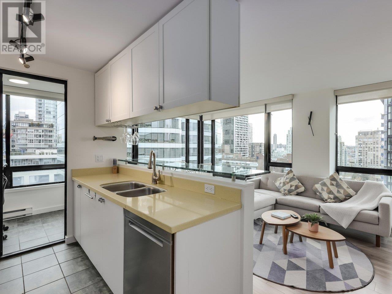 Listing Picture 14 of 24 : 1004 1003 BURNABY STREET, Vancouver / 溫哥華 - 魯藝地產 Yvonne Lu Group - MLS Medallion Club Member