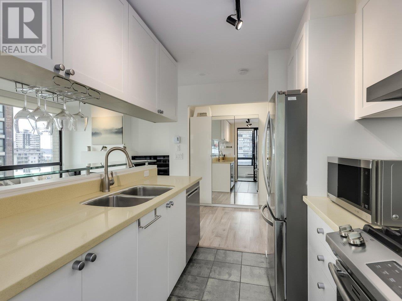 Listing Picture 15 of 24 : 1004 1003 BURNABY STREET, Vancouver / 溫哥華 - 魯藝地產 Yvonne Lu Group - MLS Medallion Club Member