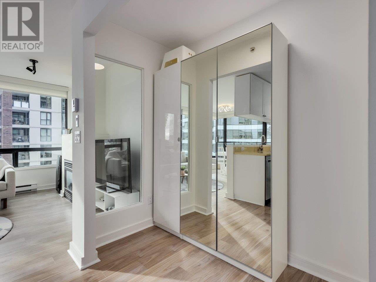 Listing Picture 18 of 24 : 1004 1003 BURNABY STREET, Vancouver / 溫哥華 - 魯藝地產 Yvonne Lu Group - MLS Medallion Club Member