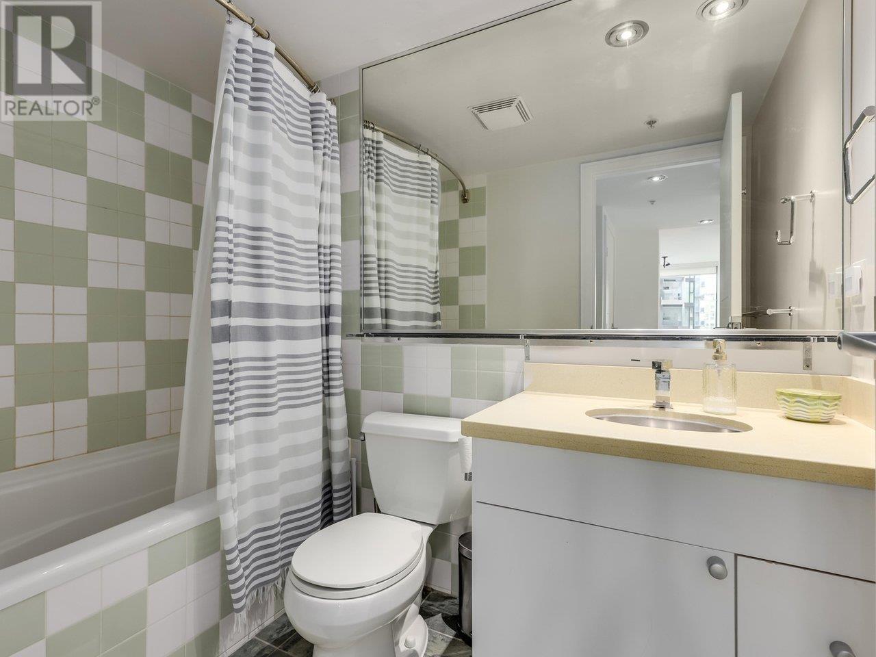 Listing Picture 21 of 24 : 1004 1003 BURNABY STREET, Vancouver / 溫哥華 - 魯藝地產 Yvonne Lu Group - MLS Medallion Club Member