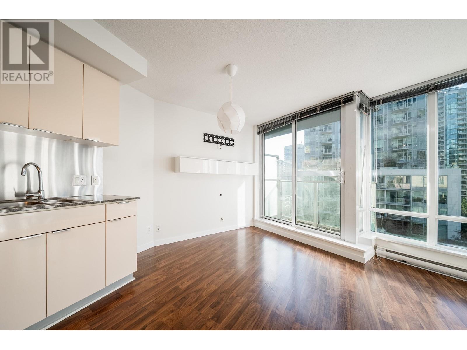 Listing Picture 10 of 40 : 908 233 ROBSON STREET, Vancouver / 溫哥華 - 魯藝地產 Yvonne Lu Group - MLS Medallion Club Member